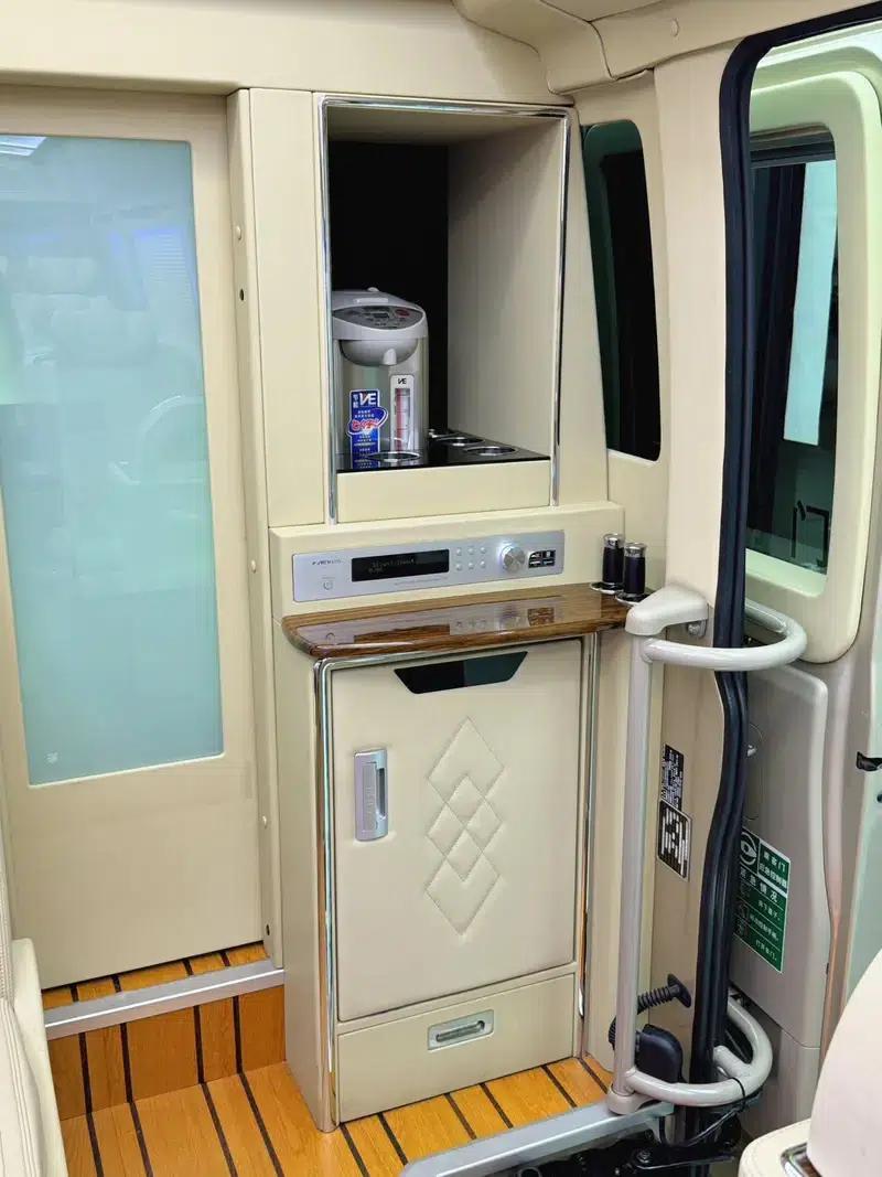 2023 Toyota Coaster 4.0L Manual Rear-Wheel Drive 12-Seater Factory Custom Edition — миниатюра 12