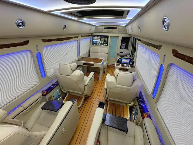 2023 Toyota Coaster 4.0L Manual Rear-Wheel Drive 12-Seater Factory Custom Edition — миниатюра 16