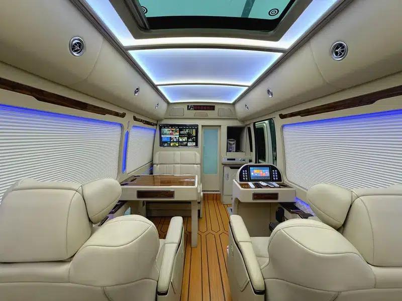 2023 Toyota Coaster 4.0L Manual Rear-Wheel Drive 12-Seater Factory Custom Edition — миниатюра 20