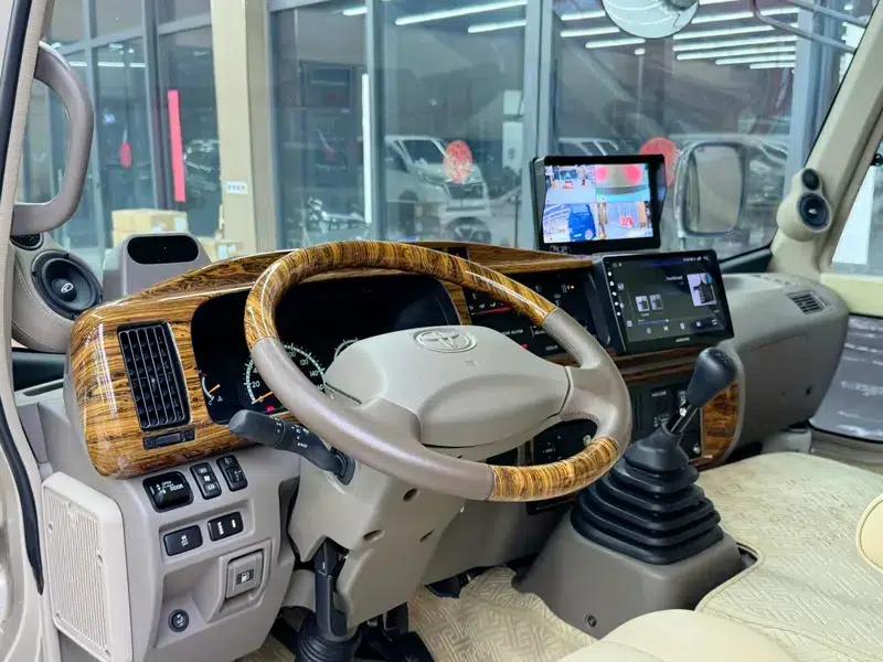 2023 Toyota Coaster 4.0L Manual Rear-Wheel Drive 12-Seater Factory Custom Edition — миниатюра 21