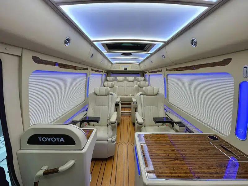 2023 Toyota Coaster 4.0L Manual Rear-Wheel Drive 12-Seater Factory Custom Edition — миниатюра 25