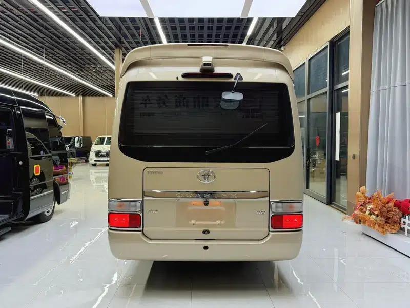 2023 Toyota Coaster 4.0L Manual Rear-Wheel Drive 12-Seater Factory Custom Edition — миниатюра 4