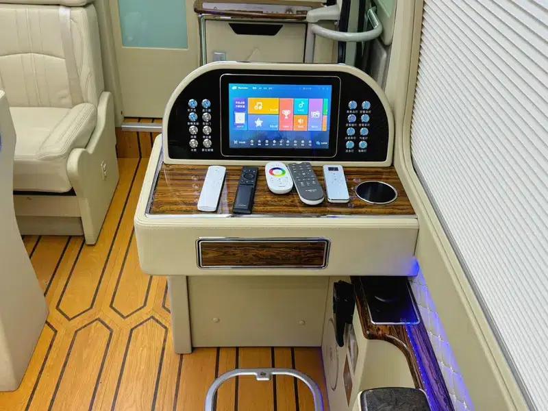 2023 Toyota Coaster 4.0L Manual Rear-Wheel Drive 12-Seater Factory Custom Edition — миниатюра 9