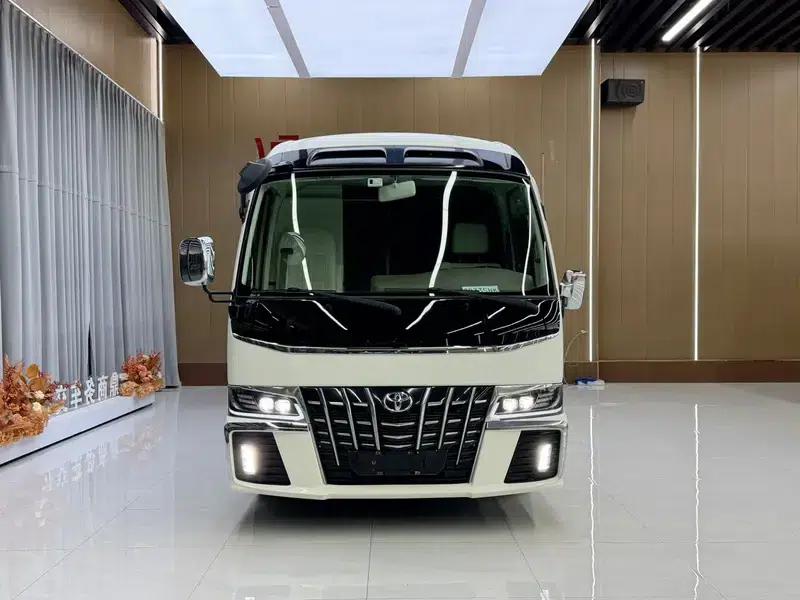 2022 Toyota Coaster 4.0L Manual Rear-Wheel Drive 12-Seater Factory Custom Edition — миниатюра 2