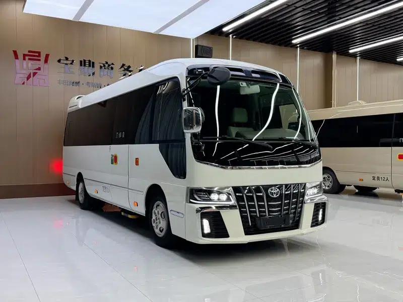 2022 Toyota Coaster 4.0L Manual Rear-Wheel Drive 12-Seater Factory Custom Edition — миниатюра 3