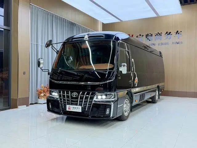 2022 Toyota Coaster 4.0L Manual 4WD 11-Seater Factory Custom Edition
