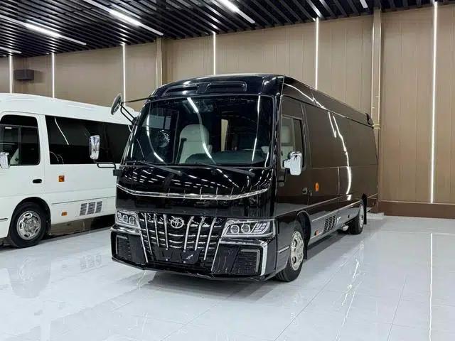 2022 Toyota Coaster 4.0L Manual Rear-Wheel Drive 7-Seater