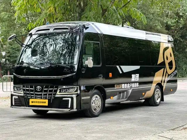 2023 Toyota Coaster 4.0L Manual Rear-Wheel Drive 12-Seater Factory Custom Edition — миниатюра 1