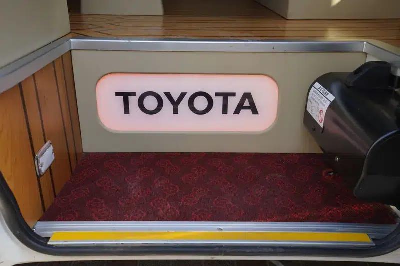 2020 Toyota Coaster 4.0L Luxury SUV GRB53L-ZCMEK 20-seater — миниатюра 16