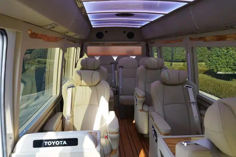 2020 Toyota Coaster 4.0L Luxury SUV GRB53L-ZCMEK 20-seater — миниатюра 22