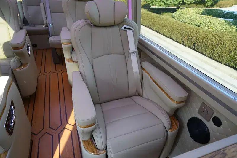 2020 Toyota Coaster 4.0L Luxury SUV GRB53L-ZCMEK 20-seater — миниатюра 23