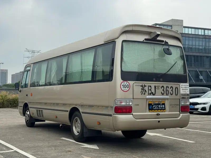 2010 Toyota Coaster 2.7L Manual Rear-Wheel Drive 10-Seater Factory Custom Edition — миниатюра 5