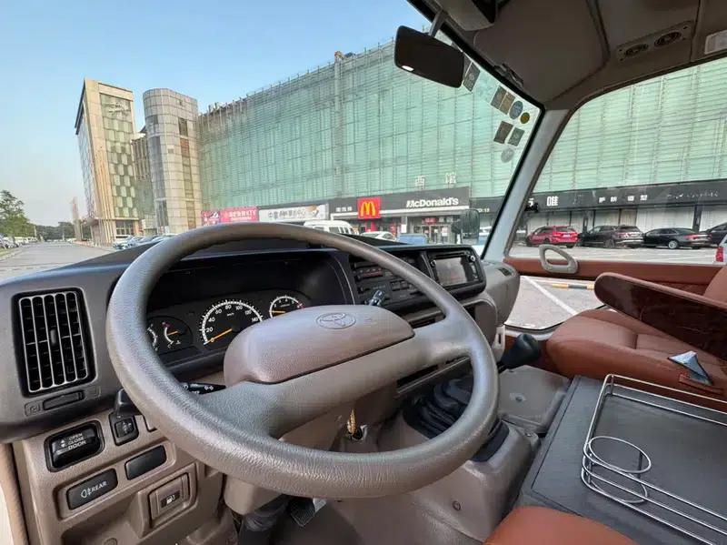 2015 Toyota Coaster 2.7L Premium Model TRB53L-ZCMSK 20-Seater — миниатюра 16