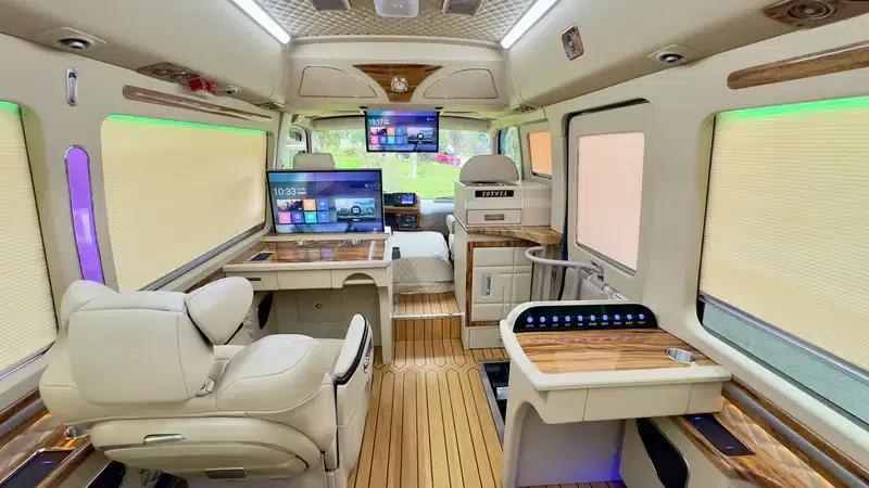2020 Toyota Coaster 4.0L Manual Rear-Wheel Drive 12-Seater Factory Custom Edition — миниатюра 14