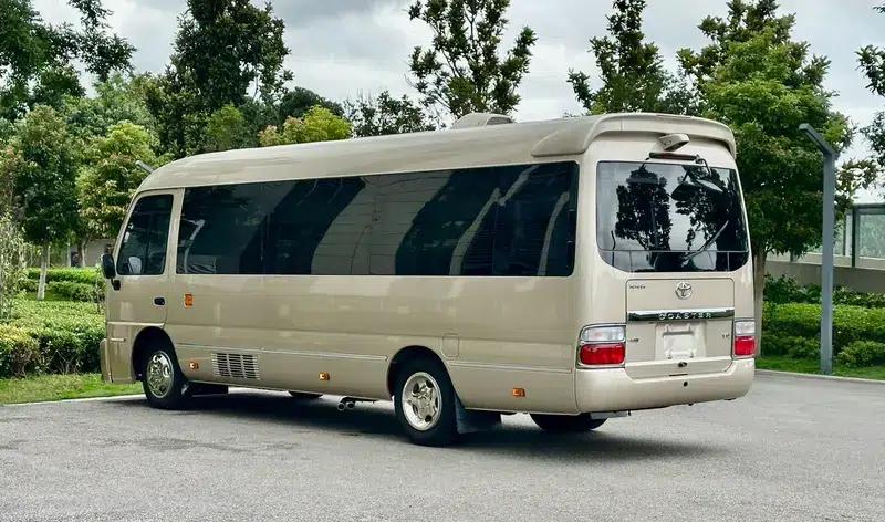 2020 Toyota Coaster 4.0L Manual Rear-Wheel Drive 12-Seater Factory Custom Edition — миниатюра 3