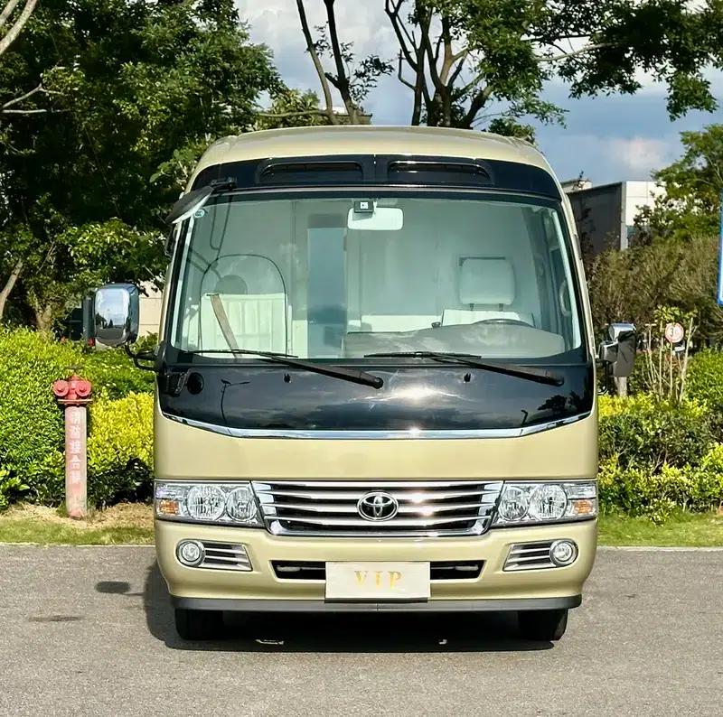 2022 Toyota Coaster 4.0L Manual Rear-Wheel Drive 7-Seater Factory Custom Edition — миниатюра 2