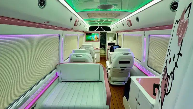 2022 Toyota Coaster 4.0L Manual Rear-Wheel Drive 7-Seater Factory Custom Edition — миниатюра 11