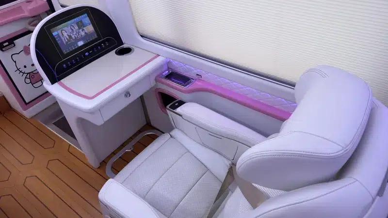 2022 Toyota Coaster 4.0L Manual Rear-Wheel Drive 7-Seater Factory Custom Edition — миниатюра 15