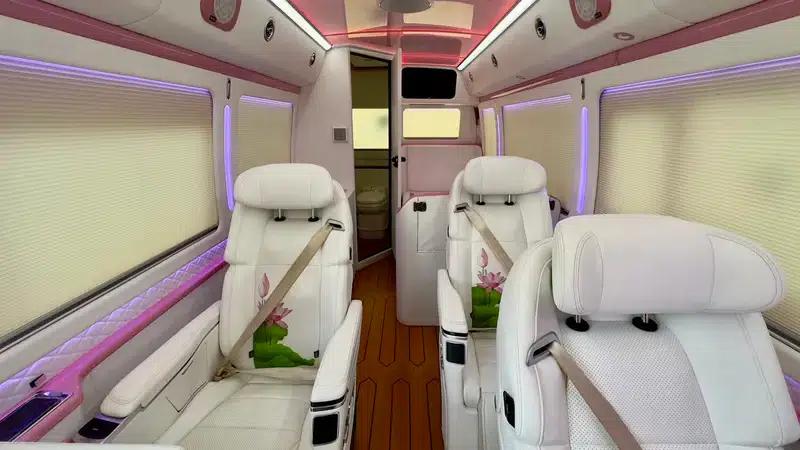 2022 Toyota Coaster 4.0L Manual Rear-Wheel Drive 7-Seater Factory Custom Edition — миниатюра 21