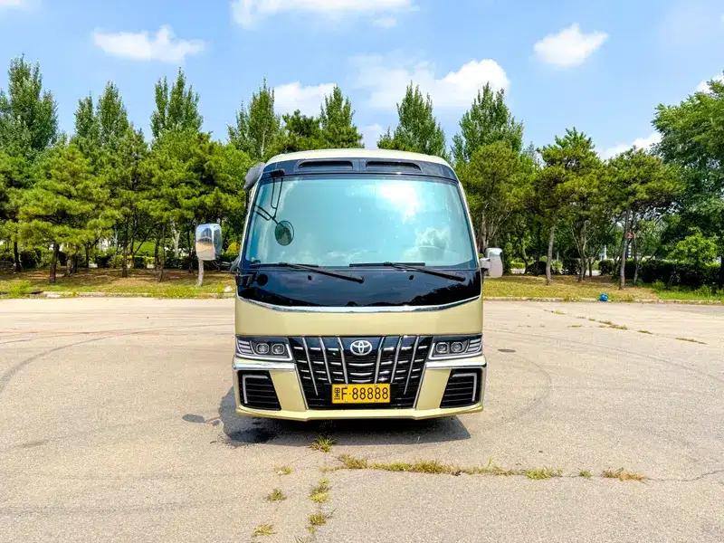 2018 Toyota Coaster 4.0L Manual Rear-Wheel Drive 11-Seater Factory Custom Edition — миниатюра 2