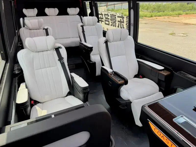 2018 Toyota Coaster 4.0L Manual Rear-Wheel Drive 11-Seater Factory Custom Edition — миниатюра 22