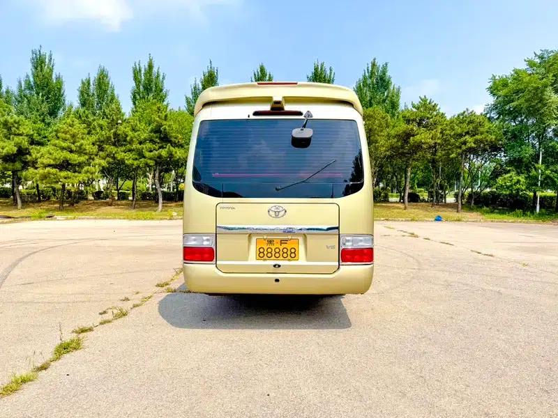 2018 Toyota Coaster 4.0L Manual Rear-Wheel Drive 11-Seater Factory Custom Edition — миниатюра 6
