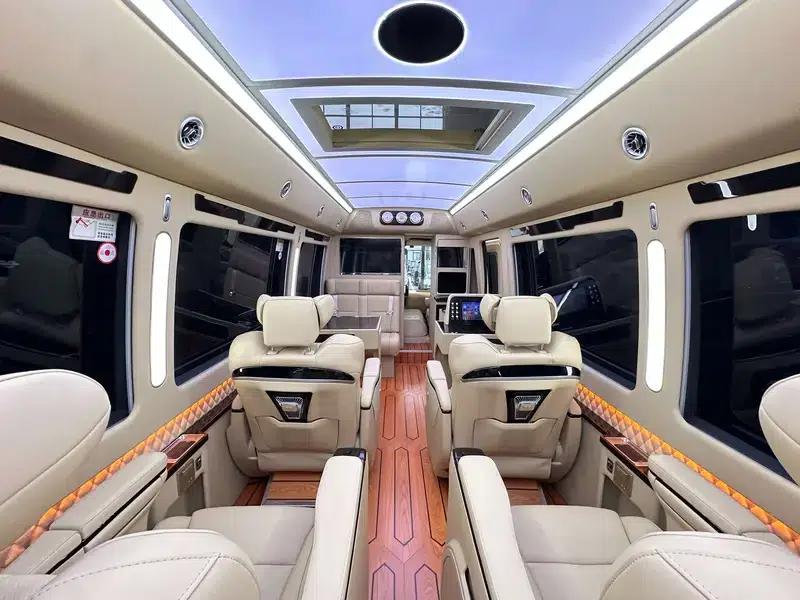 2021 Toyota Coaster 4.0L Manual Rear-Wheel Drive 19-Seater Factory Custom Edition — миниатюра 14
