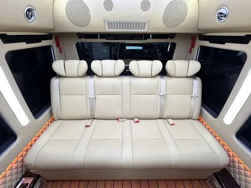 2021 Toyota Coaster 4.0L Manual Rear-Wheel Drive 19-Seater Factory Custom Edition — миниатюра 15