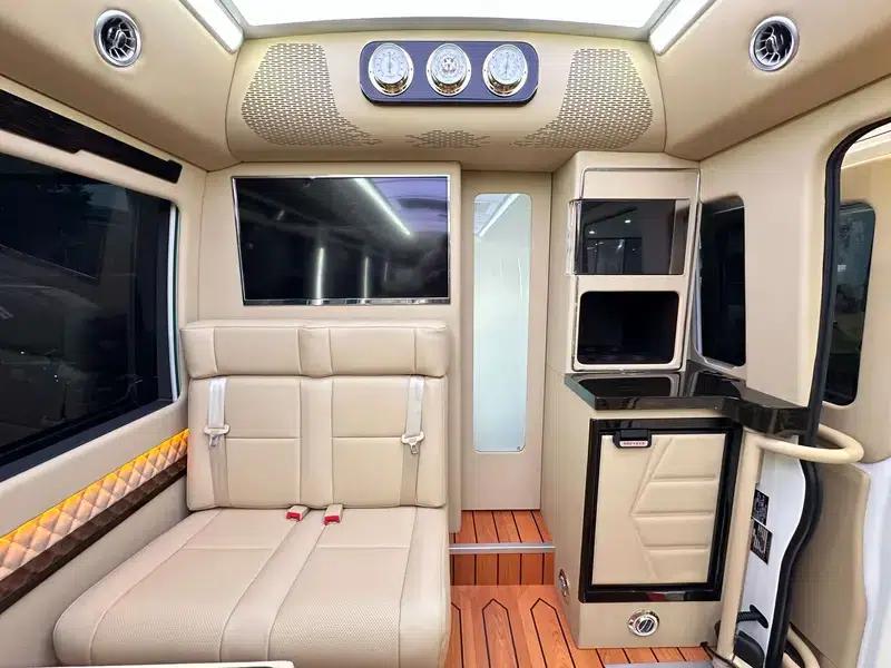2021 Toyota Coaster 4.0L Manual Rear-Wheel Drive 19-Seater Factory Custom Edition — миниатюра 7