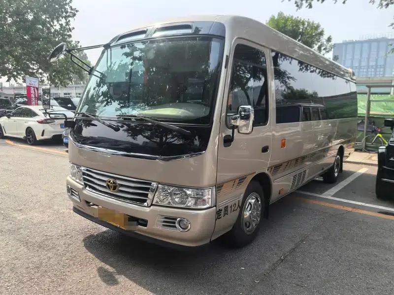 2020 Toyota Coaster 4.0L Manual Rear-Wheel Drive 12-Seater Factory Custom Edition — миниатюра 1