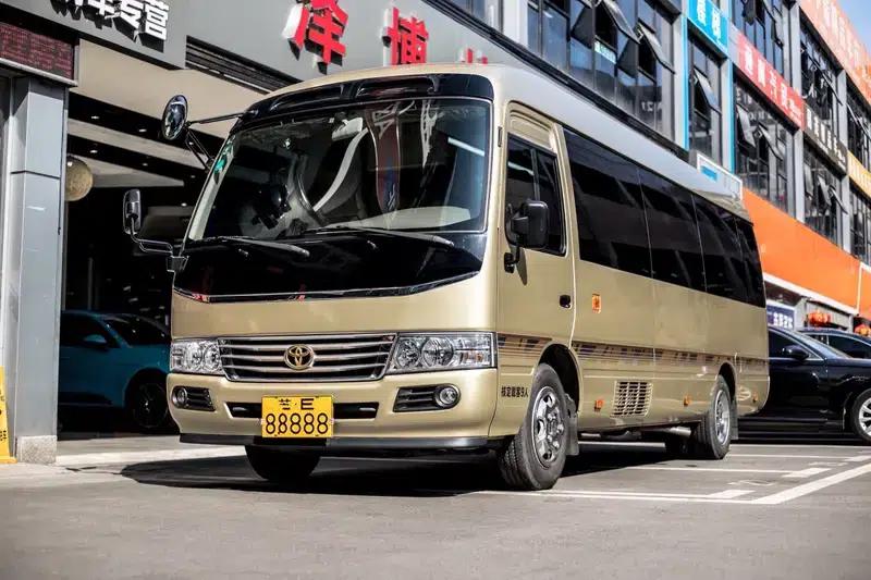 2020 Toyota Coaster 4.0L Manual Rear-Wheel Drive 9-Seater Factory Custom Edition — миниатюра 1