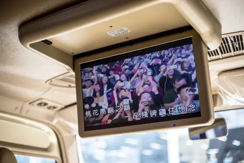 2020 Toyota Coaster 4.0L Manual Rear-Wheel Drive 9-Seater Factory Custom Edition — миниатюра 11
