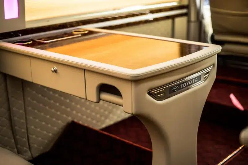 2020 Toyota Coaster 4.0L Manual Rear-Wheel Drive 9-Seater Factory Custom Edition — миниатюра 12