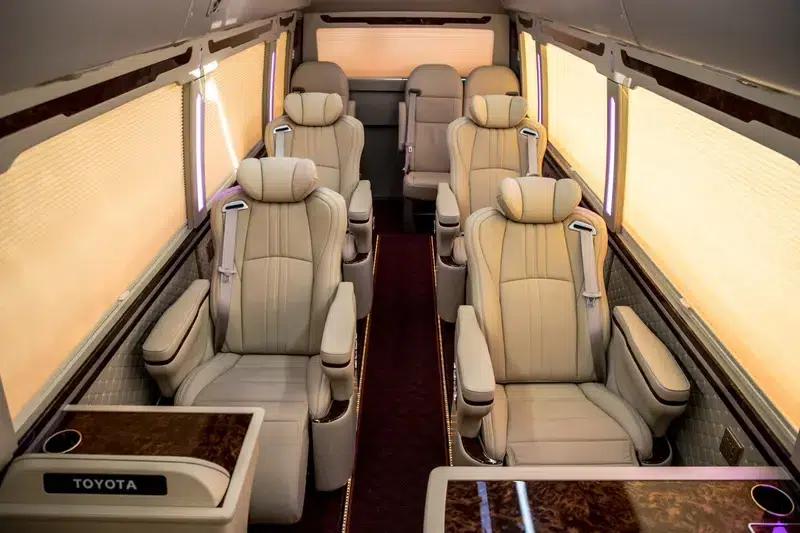 2020 Toyota Coaster 4.0L Manual Rear-Wheel Drive 9-Seater Factory Custom Edition — миниатюра 14