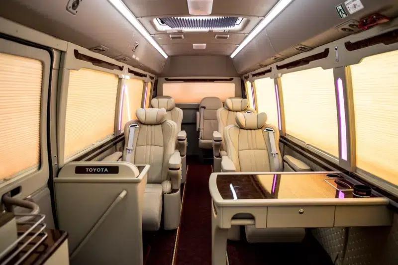 2020 Toyota Coaster 4.0L Manual Rear-Wheel Drive 9-Seater Factory Custom Edition — миниатюра 20
