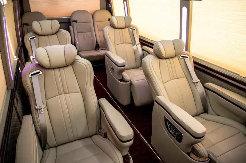 2020 Toyota Coaster 4.0L Manual Rear-Wheel Drive 9-Seater Factory Custom Edition — миниатюра 21