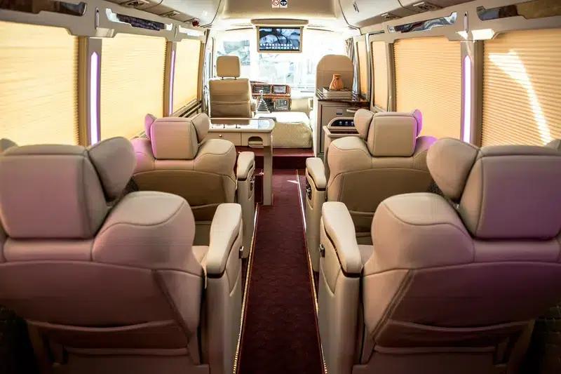 2020 Toyota Coaster 4.0L Manual Rear-Wheel Drive 9-Seater Factory Custom Edition — миниатюра 23