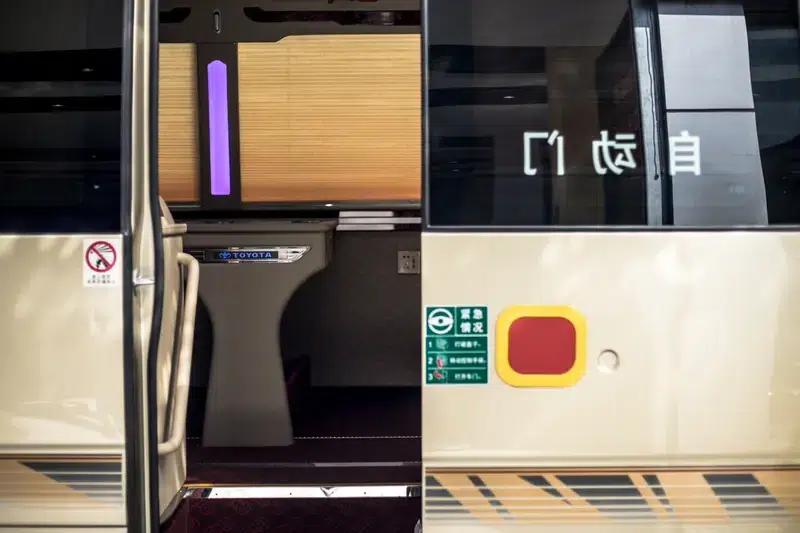 2020 Toyota Coaster 4.0L Manual Rear-Wheel Drive 9-Seater Factory Custom Edition — миниатюра 24