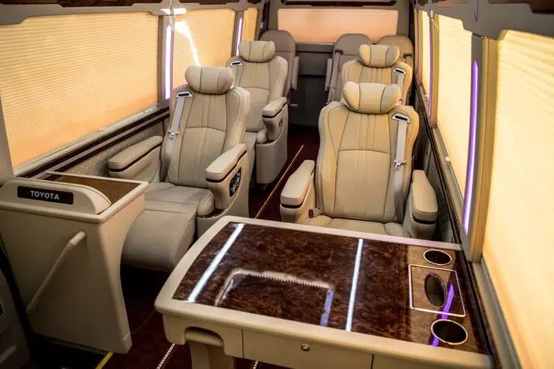 2020 Toyota Coaster 4.0L Manual Rear-Wheel Drive 9-Seater Factory Custom Edition — миниатюра 25