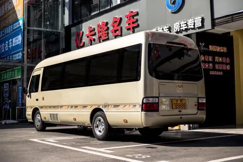 2020 Toyota Coaster 4.0L Manual Rear-Wheel Drive 9-Seater Factory Custom Edition — миниатюра 4