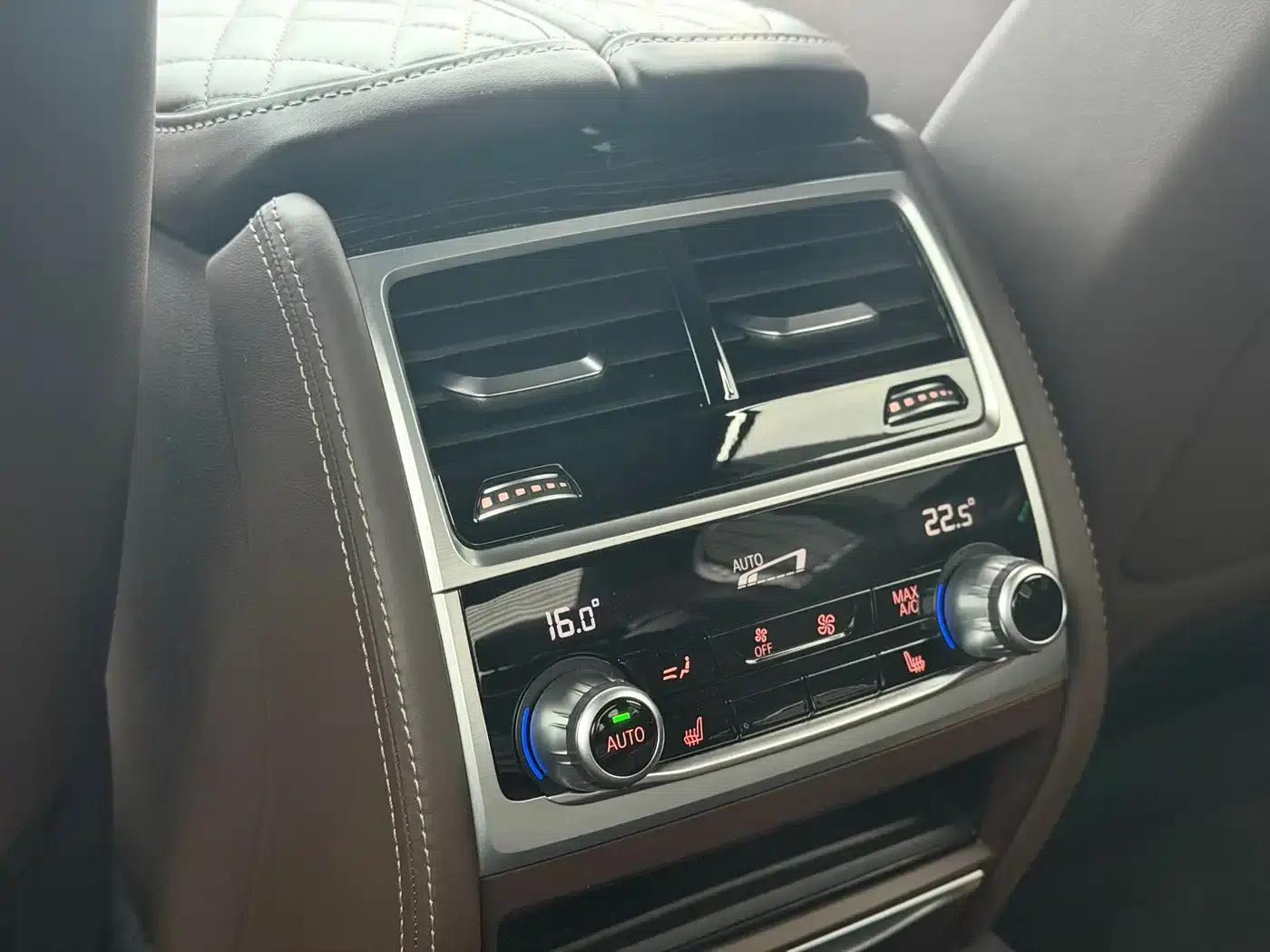 2021 BMW 7 Series 740Li Leading Edition M Sport Package — миниатюра 12