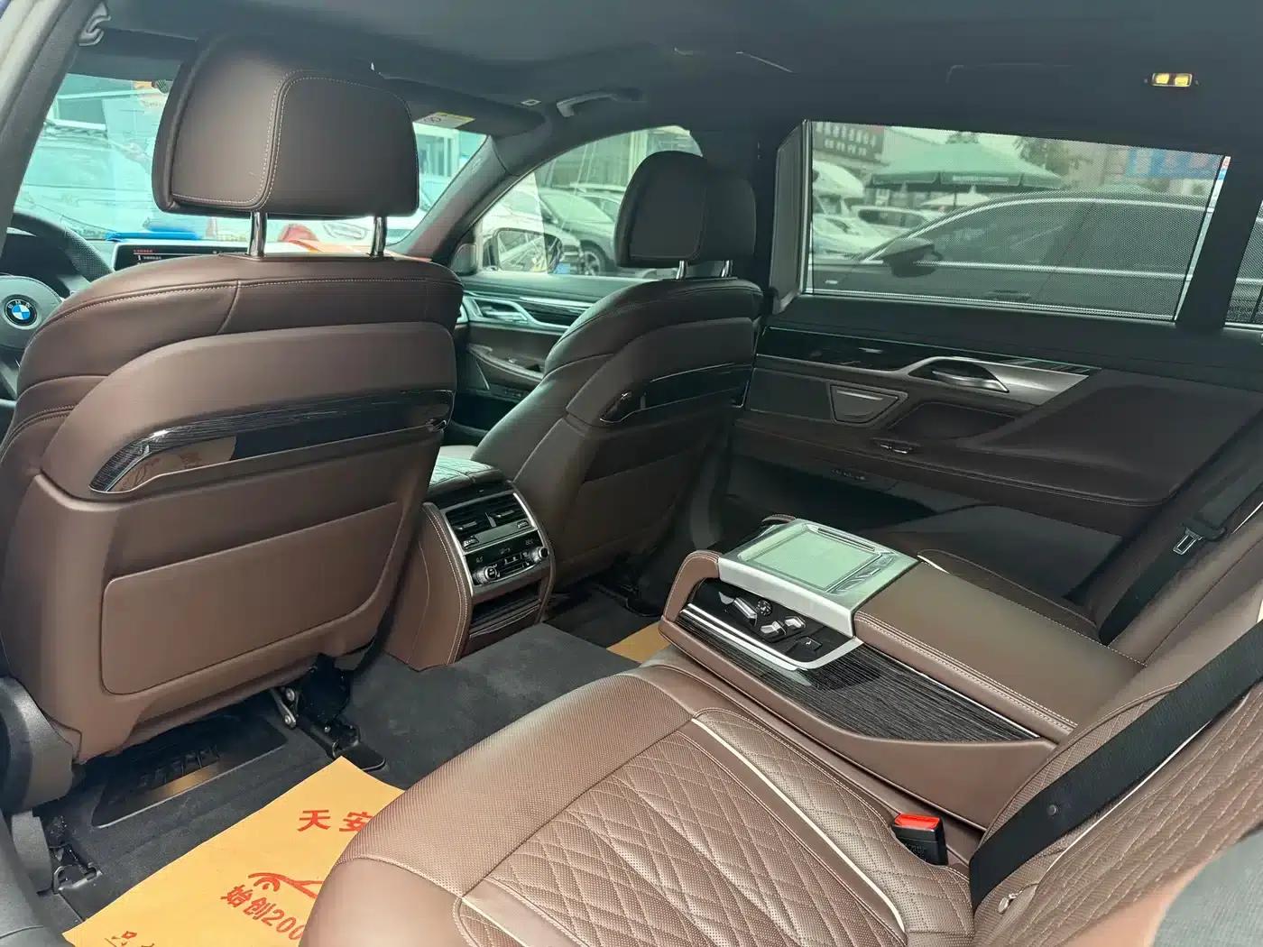2021 BMW 7 Series 740Li Leading Edition M Sport Package — миниатюра 13