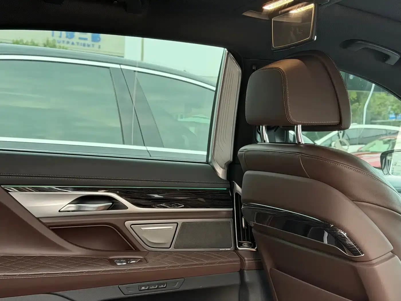 2021 BMW 7 Series 740Li Leading Edition M Sport Package — миниатюра 15