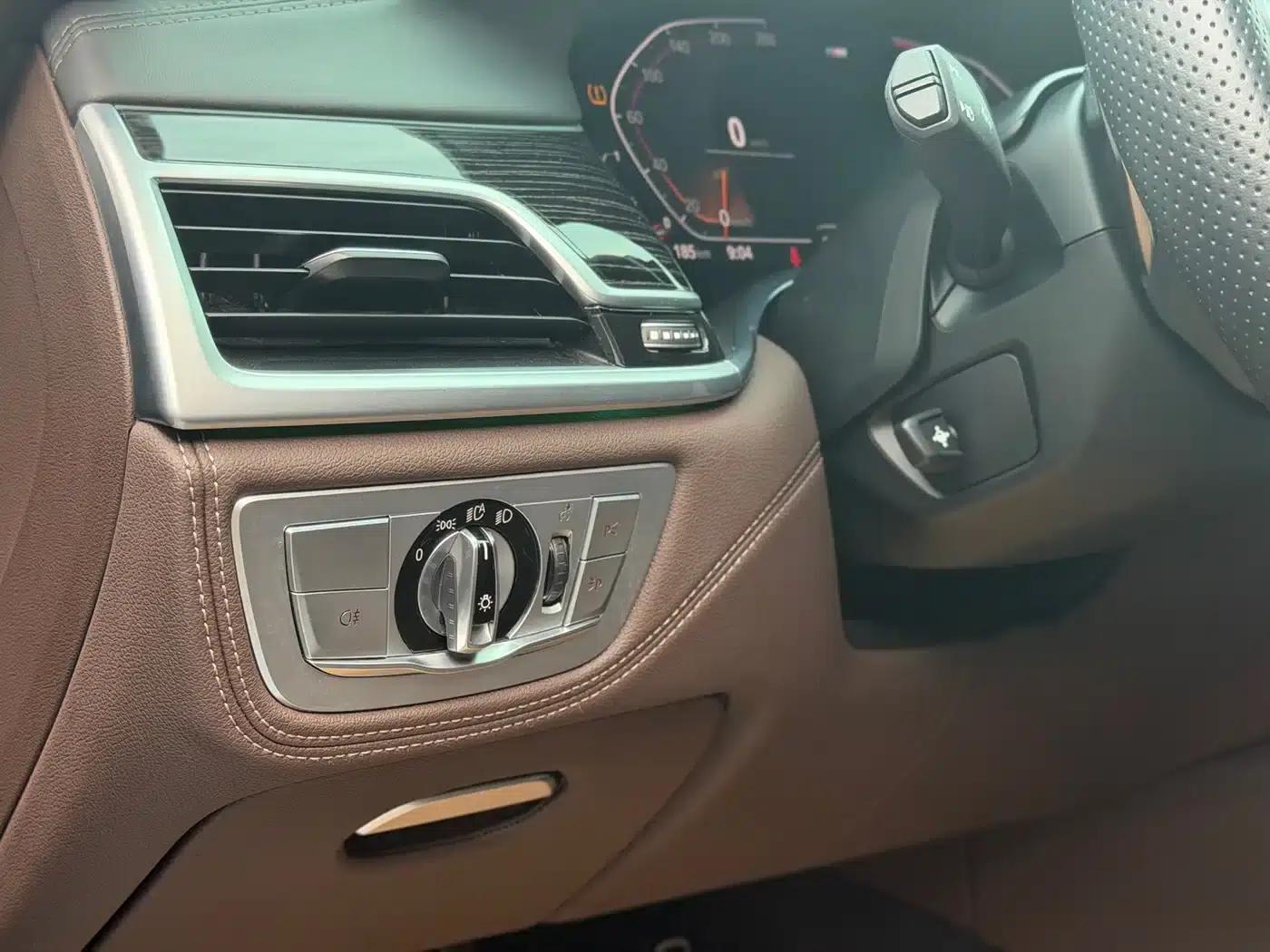 2021 BMW 7 Series 740Li Leading Edition M Sport Package — миниатюра 6