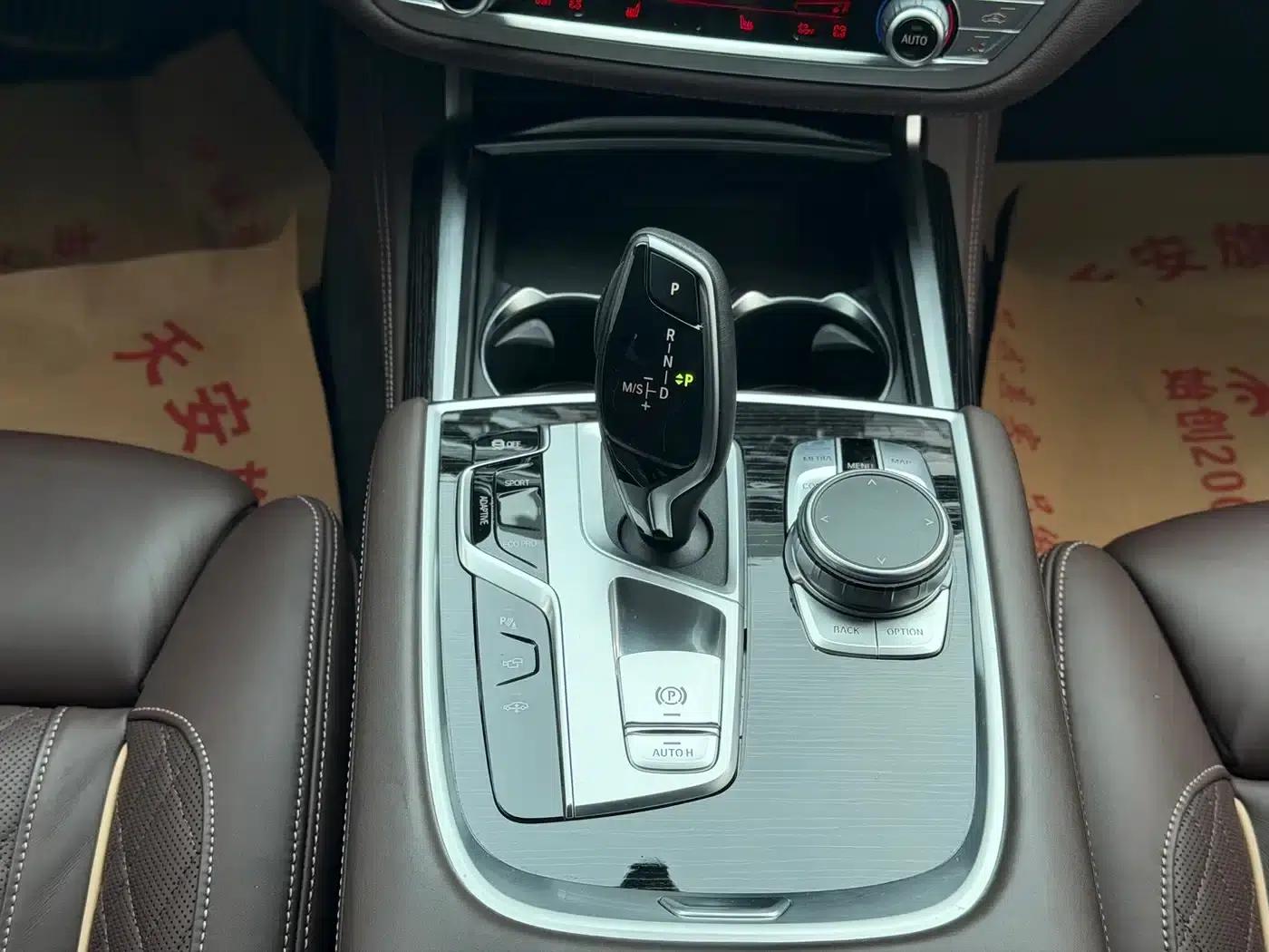 2021 BMW 7 Series 740Li Leading Edition M Sport Package — миниатюра 10