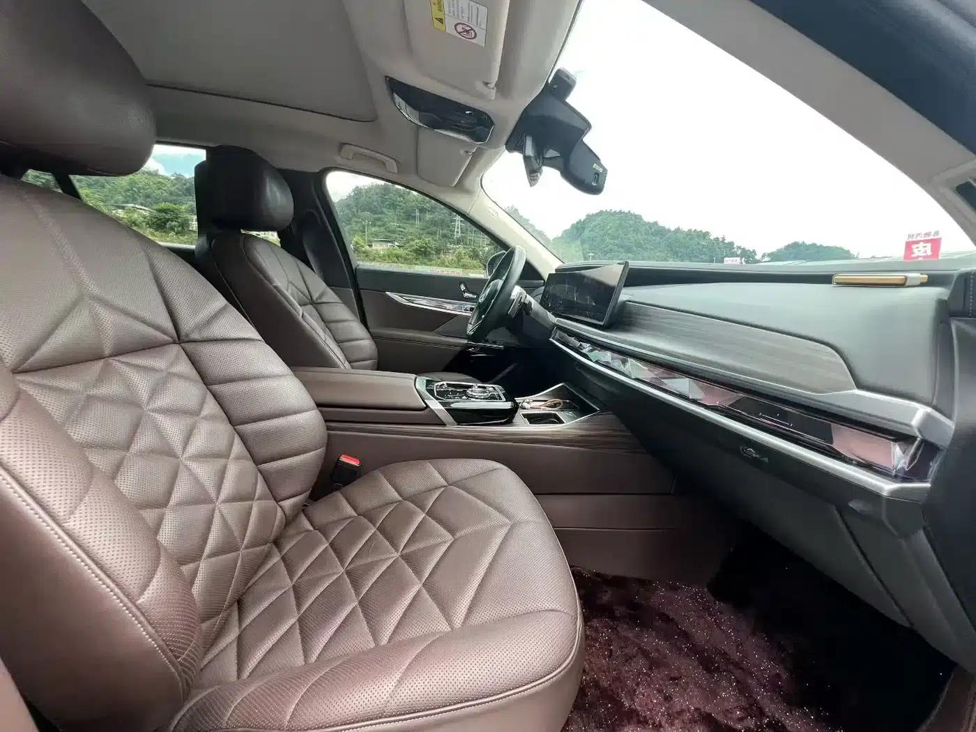 2023 BMW 7 Series 735Li M Sport Package — миниатюра 4