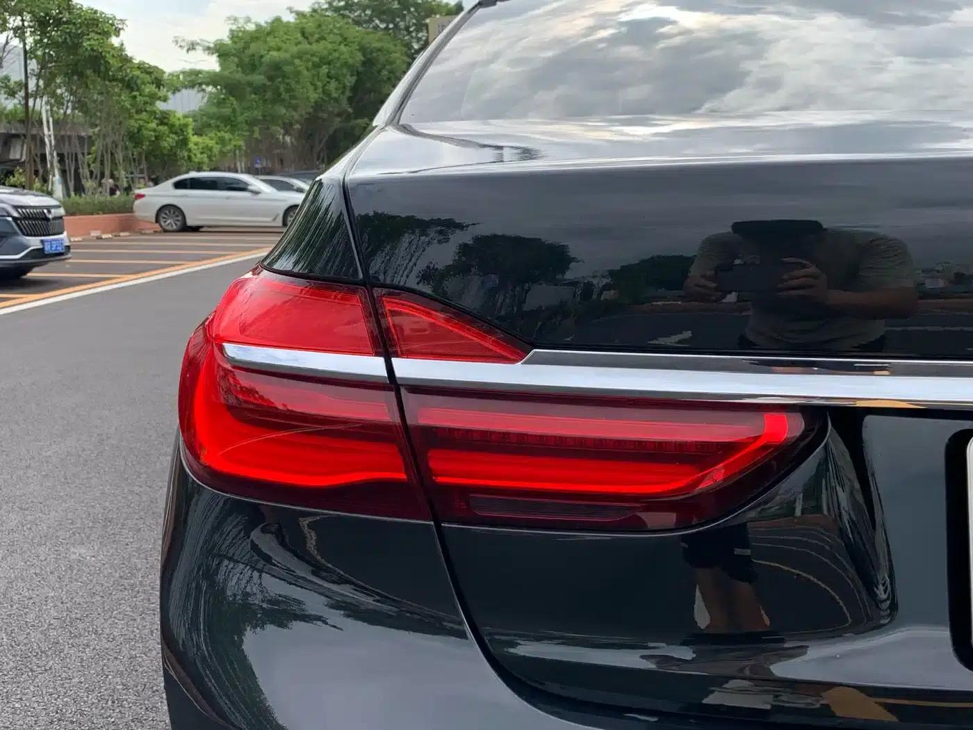 2016 BMW 7 Series 730Li Leading Edition — миниатюра 13