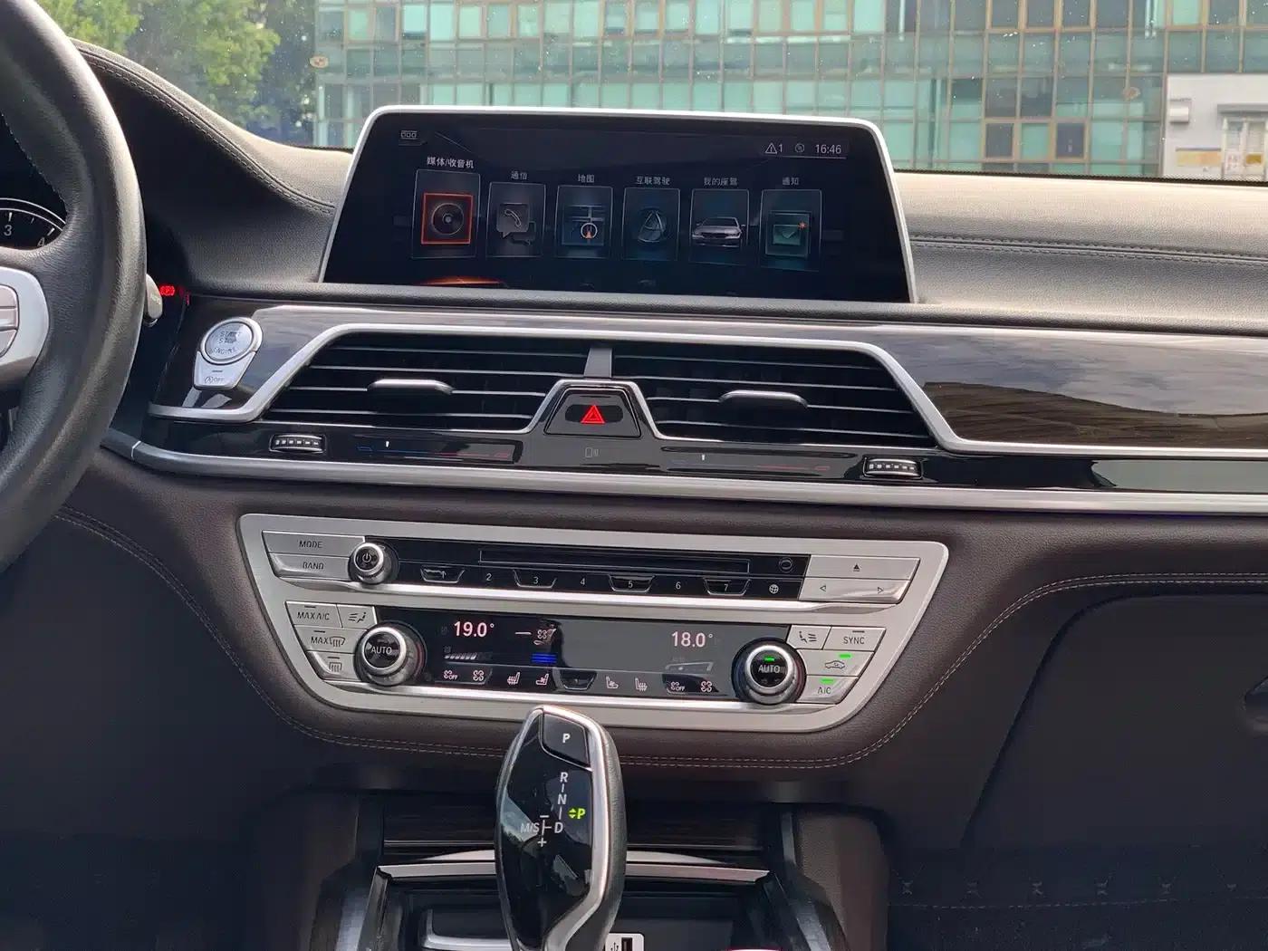 2016 BMW 7 Series 730Li Leading Edition — миниатюра 19