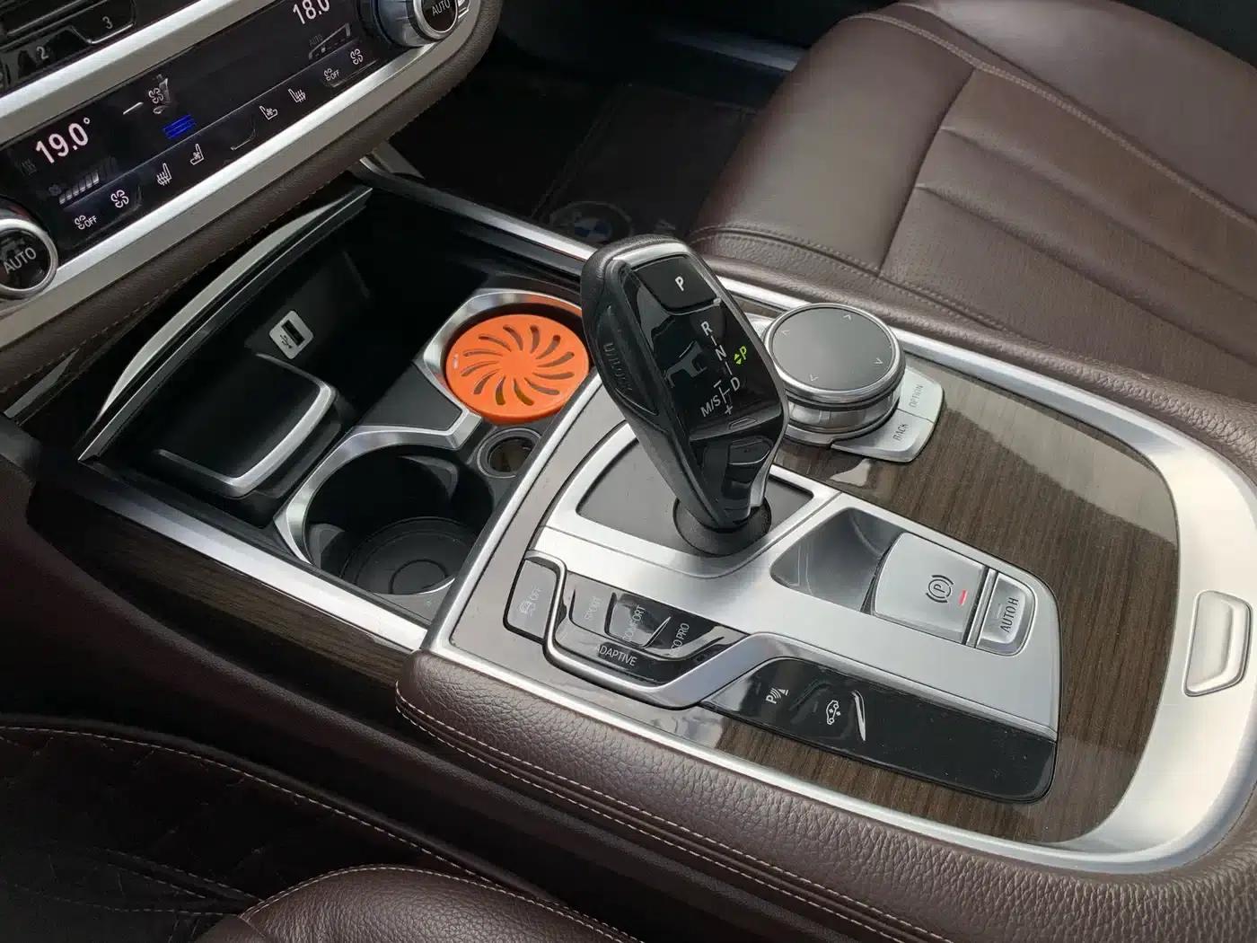 2016 BMW 7 Series 730Li Leading Edition — миниатюра 21