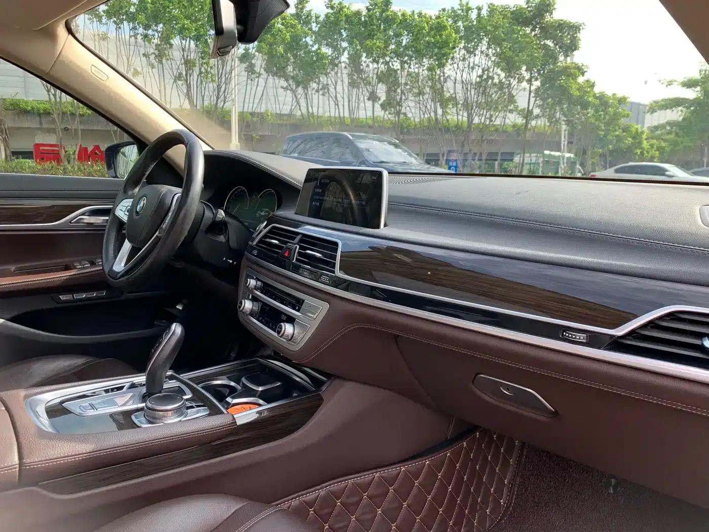2016 BMW 7 Series 730Li Leading Edition — миниатюра 28